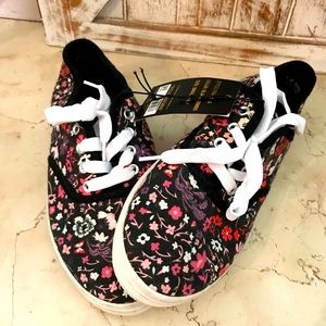 NICOLE’S BOUTIQUE floral canvas sneakers